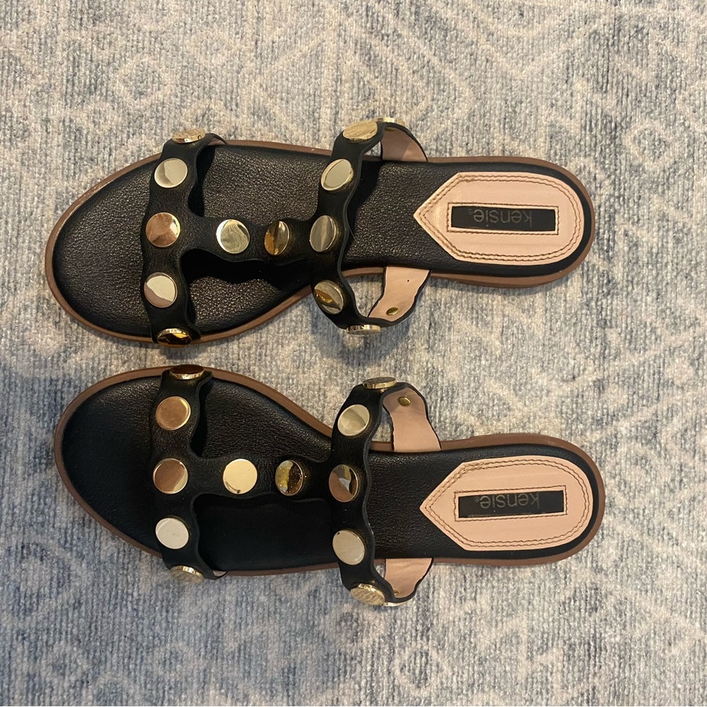 Like new! Black and Gold Kensie sandals